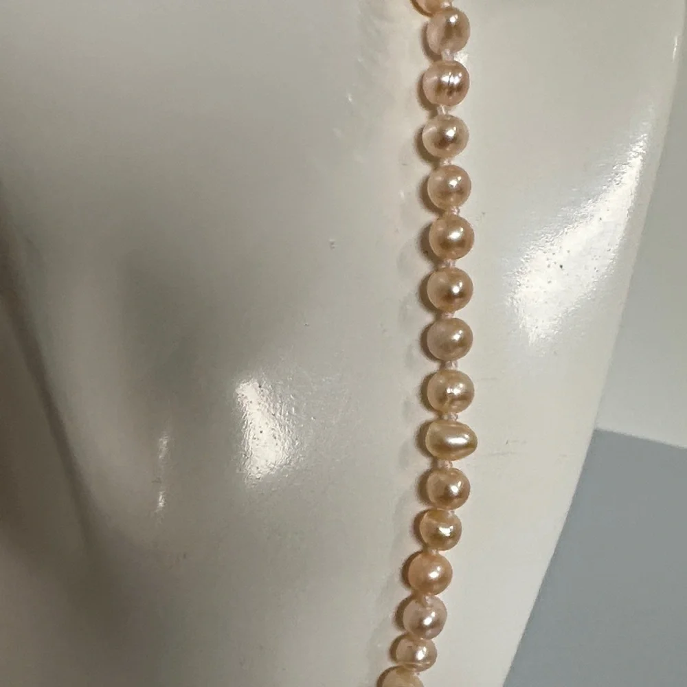 Elegant Cream Real Mother Pearl Necklace